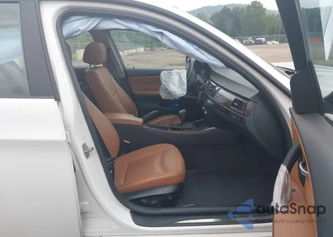 2011 BMW 328I xDrive z USA, uszkodzony, nr VIN WBAPK5C53BA655230